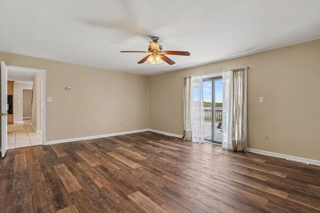 Building Photo - 209 Casparus Way
