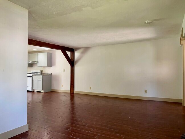 Building Photo - 503 Tamworth Rd
