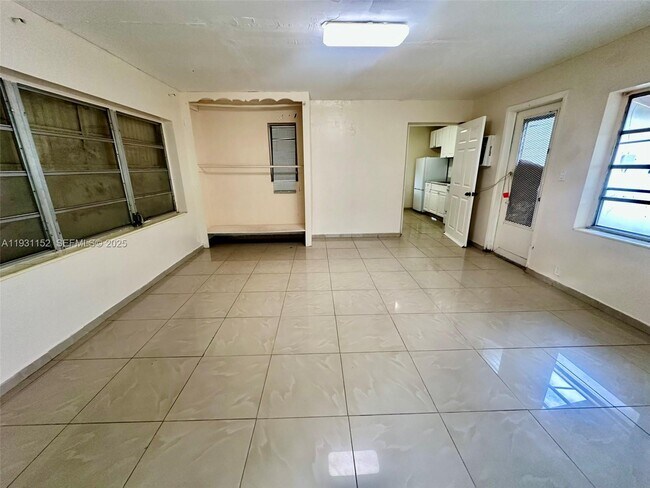 Building Photo - 6154 Flagler St