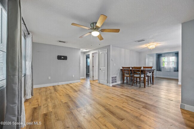 Building Photo - 826 Newfound Harbor Dr