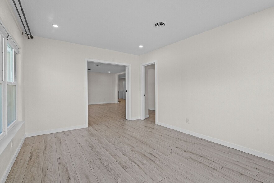 Building Photo - 1401 Drew St