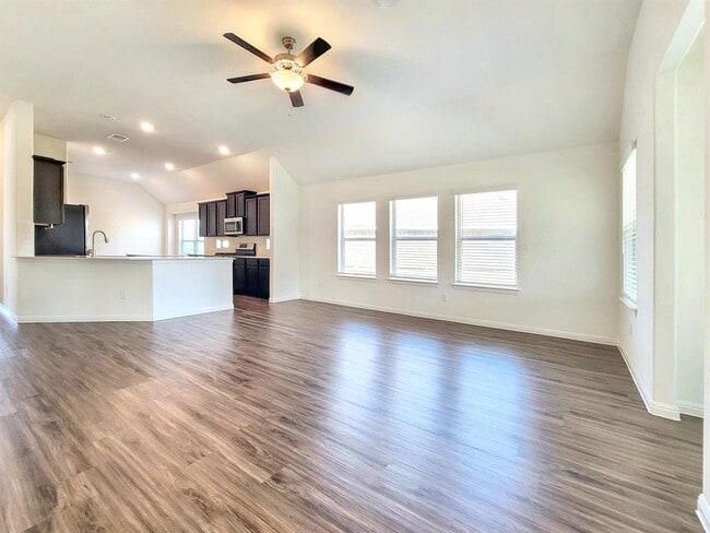 Building Photo - 610 Hereford Lp