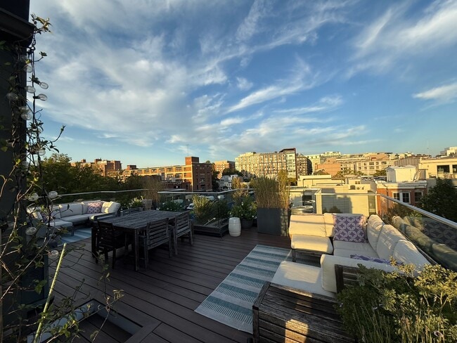 Building Photo - 1100 W St NW