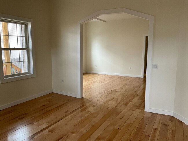 Building Photo - 90 Elm St