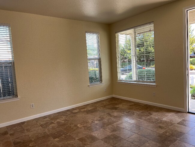 Building Photo - 9405 Clemente Dr