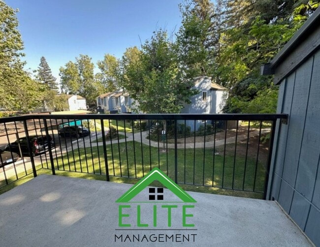 Building Photo - **2 Bed, 2 Bath Condo in Gated Community |...