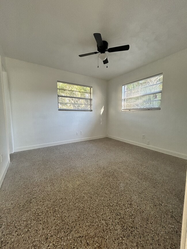 Building Photo - 14 Ronnie Cir