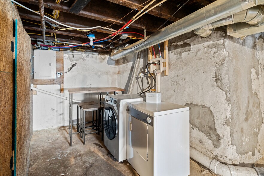 Building Photo - 1457 N Corlies St