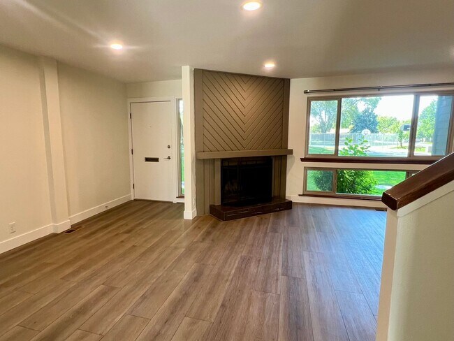 Building Photo - Rare Opportunity to Rent a Park Place Town...