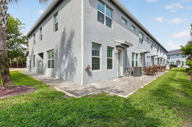 Building Photo - 1887 SE Ocean Cove Way