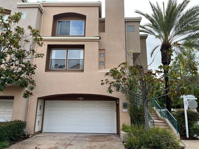 Building Photo - Remodeled Townhome in the Heart of Cupertino!