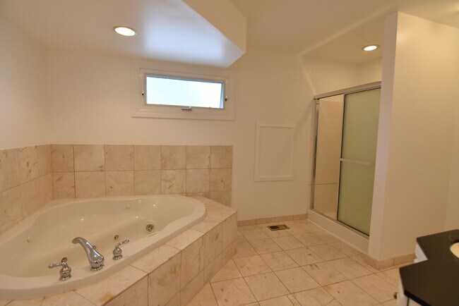 Building Photo - 1702 N Waterman Ave