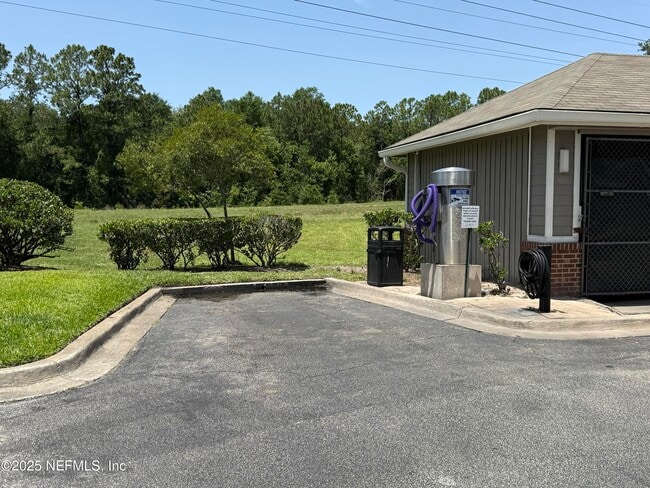 Building Photo - 10000 GATE N Pky