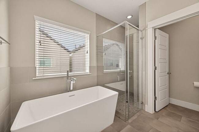 Building Photo - 2010 St Charles St