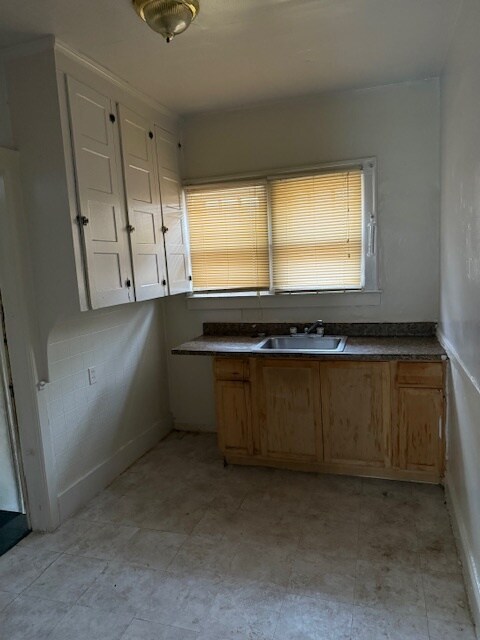 Building Photo - 3239 Tyler St