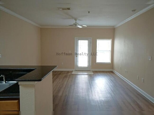 Building Photo - 2- Bed, 2 Bath Resort Style Condo!