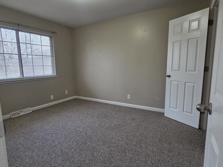 Building Photo - 5526 Humbert Rd