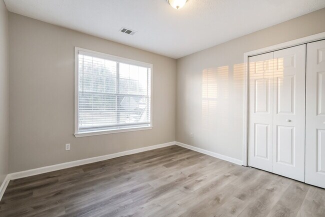 Building Photo - 8079 Clearview Cir