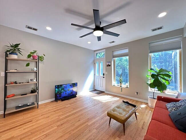 Building Photo - 1424 N Bosworth Ave