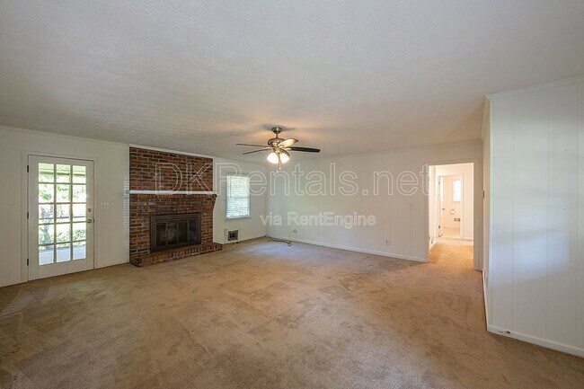 Building Photo - 120 Burnett Way