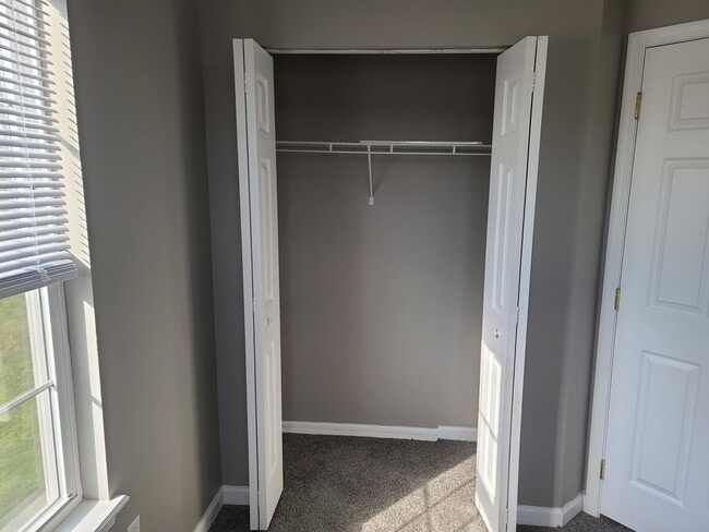 Building Photo - 3 Bedroom 2 1/2 bath townhouse in Waynesbo...