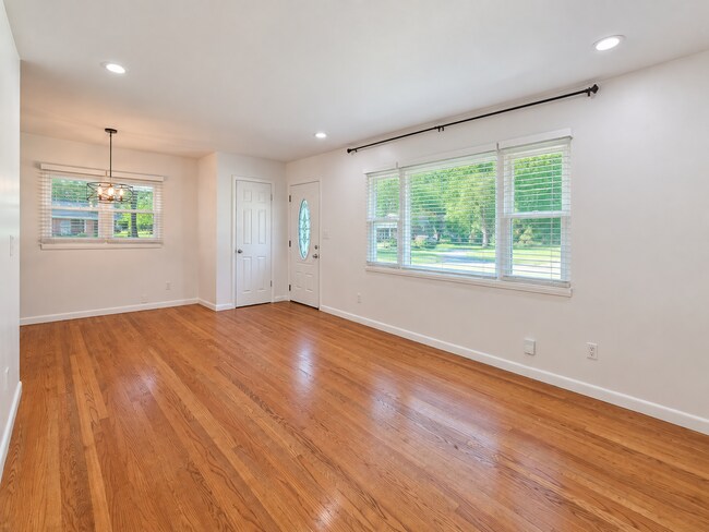 Building Photo - 2579 Bonnybrook Dr SW
