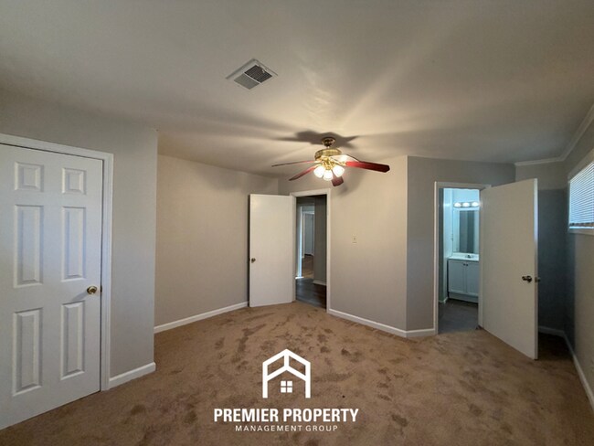 Building Photo - Charming 4BR Home in East Memphis w/ Hardwood Floors & Fenced Backyard