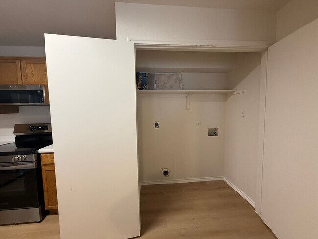 Building Photo - Tohara Properties1 (1209 Armadillo Rd)