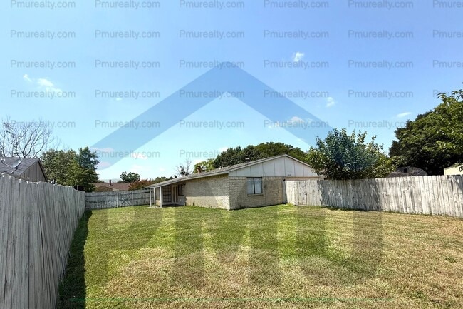 Building Photo - AVAILABLE NOW!!! Lovely 3/2/2 home in Grand Prairie