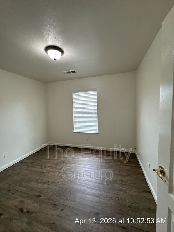 Building Photo - 1923 E Academy Ave