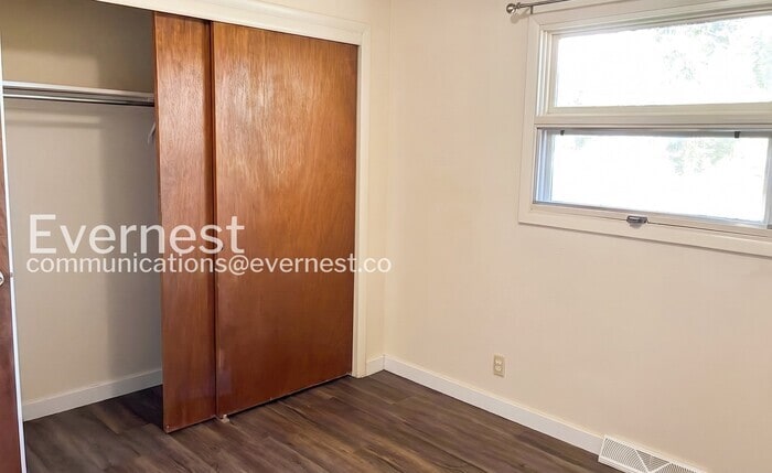Building Photo - 928 Timber Ln