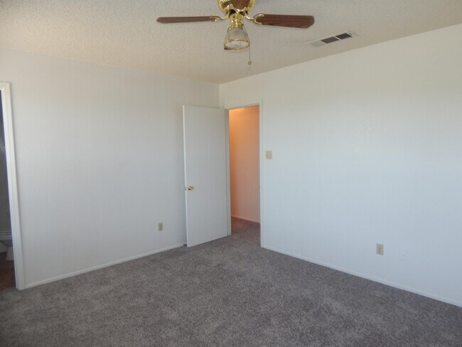 Building Photo - 1613 Bobby Lee Dr