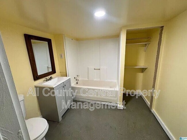 Building Photo - 2725 23rd St SW