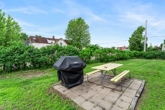 Building Photo - 3003 California St NE