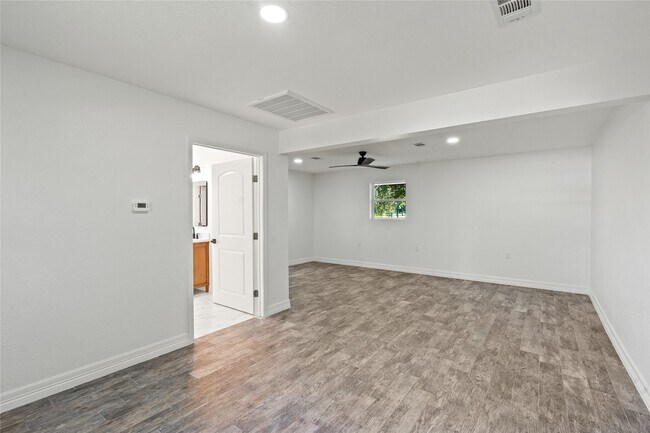 Building Photo - 5425 Jeffrey St