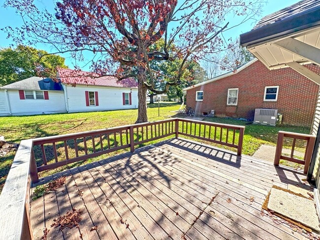 Building Photo - 2 Bedroom and 1 Bath Home