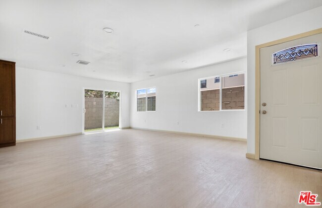 Building Photo - 1120 W 110th St