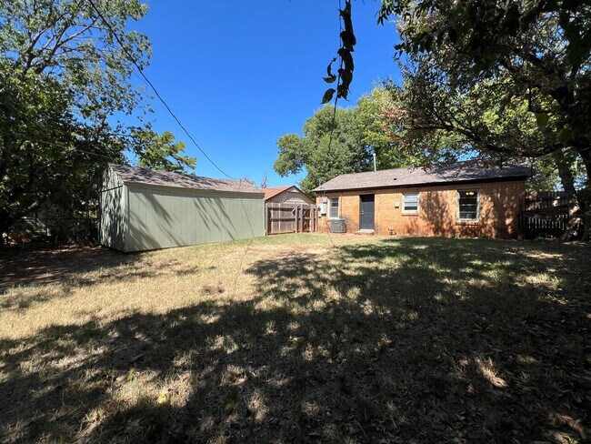 Building Photo - Fully Remodeled Home In Great Area Near Tinker AFB