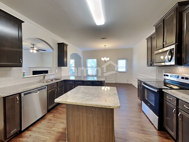 Building Photo - 216 Leland Ln