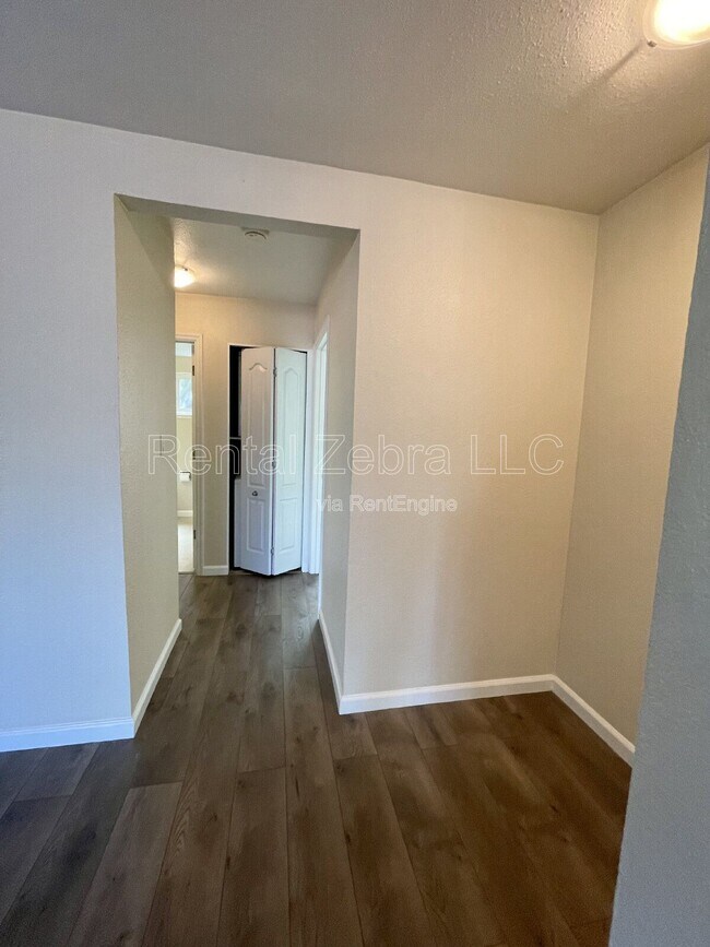 Building Photo - 233 Masters Ct