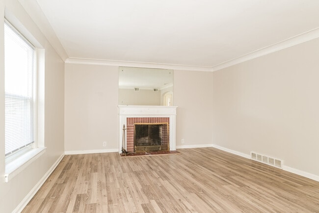 Building Photo - Fantastic 2bd/1ba home! Let yourself in!