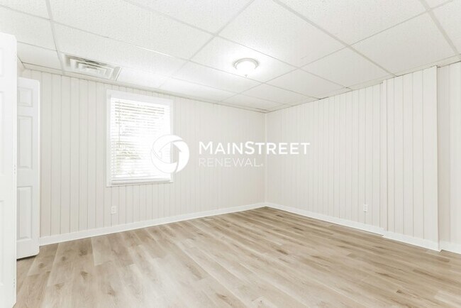 Building Photo - 5 Bedroom Pet-Friendly Home in JONESBORO, GA with Main Street Renewal