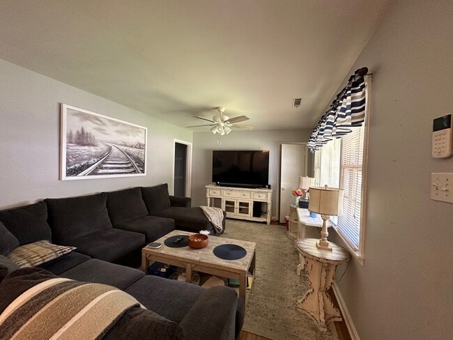 Building Photo - 1362 S Perkins Rd