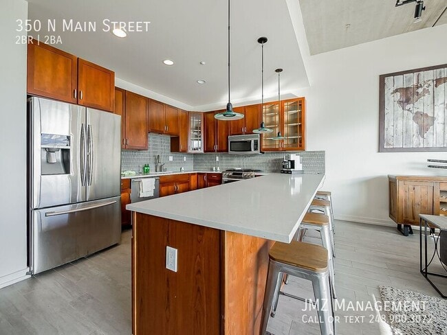 Building Photo - 350 N Main St