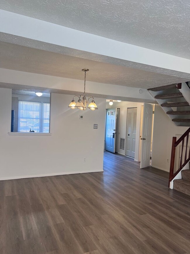 Building Photo - 1337 Vanasse Ct