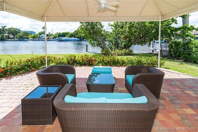 Building Photo - 1223 Seminole Dr