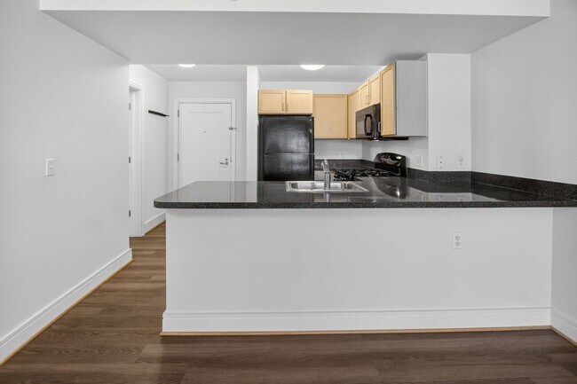 Building Photo - Short Walk to the Wharf! - Professionally Managed  and Spacious 1BR With Monument Views