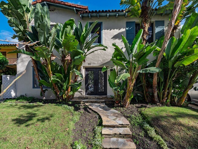 Building Photo - 152 N Arnaz Dr