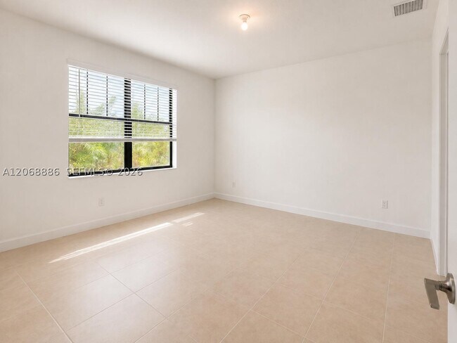 Building Photo - 10699 Wilgrove 10699