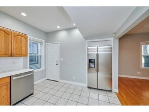 Building Photo - 5 Transit St